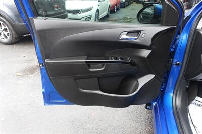 2019 Chevrolet Sonic LT Auto - Photo 10 - Newark, NJ 07104