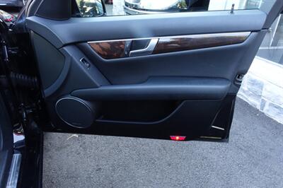2013 Mercedes-Benz C 300 4MATIC   - Photo 15 - Newark, NJ 07104
