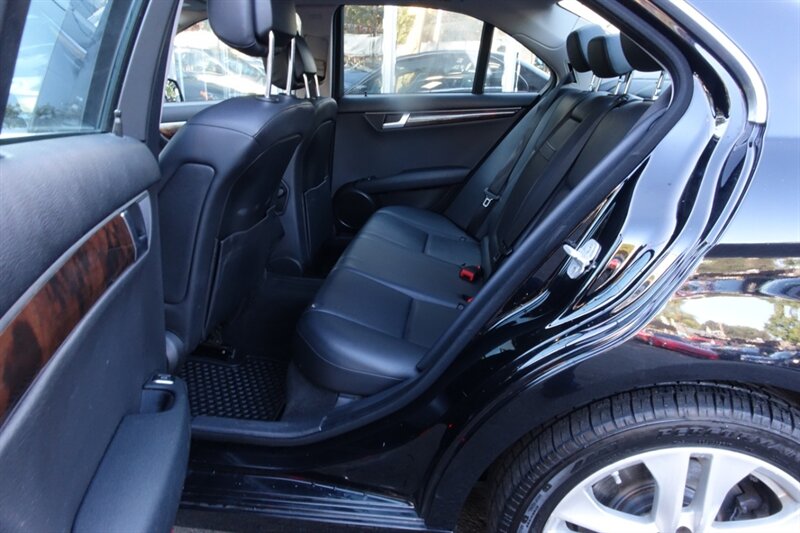 2013 Mercedes Benz C 300 4MATIC photo 11