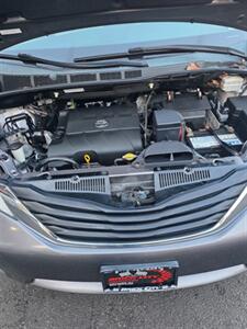 2011 Toyota Sienna LE 7-Passenger - Photo 27 - Newark, NJ 07104