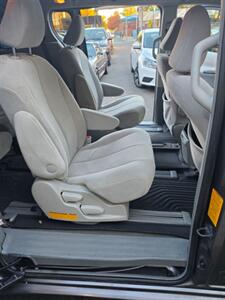 2011 Toyota Sienna LE 7-Passenger - Photo 16 - Newark, NJ 07104