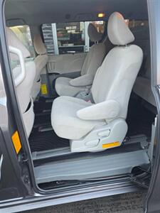 2011 Toyota Sienna LE 7-Passenger - Photo 11 - Newark, NJ 07104