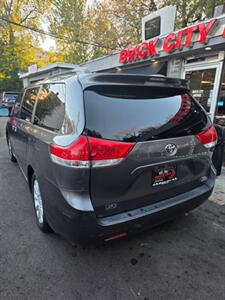 2011 Toyota Sienna LE 7-Passenger - Photo 6 - Newark, NJ 07104
