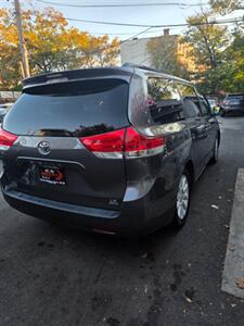 2011 Toyota Sienna LE 7-Passenger - Photo 8 - Newark, NJ 07104