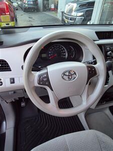 2011 Toyota Sienna LE 7-Passenger - Photo 24 - Newark, NJ 07104