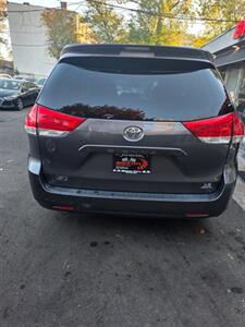 2011 Toyota Sienna LE 7-Passenger - Photo 7 - Newark, NJ 07104
