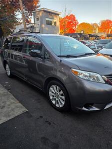 2011 Toyota Sienna LE 7-Passenger - Photo 5 - Newark, NJ 07104