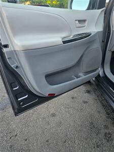 2011 Toyota Sienna LE 7-Passenger - Photo 10 - Newark, NJ 07104