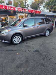 2011 Toyota Sienna LE 7-Passenger - Photo 4 - Newark, NJ 07104