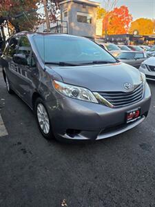2011 Toyota Sienna LE 7-Passenger - Photo 3 - Newark, NJ 07104