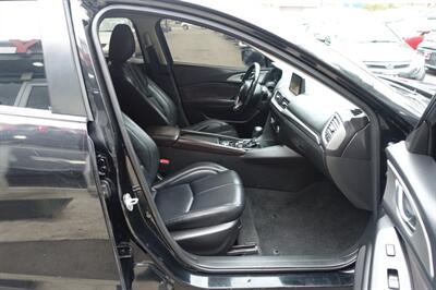2017 Mazda Mazda3 Touring - Photo 14 - Newark, NJ 07104