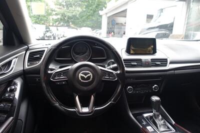 2017 Mazda Mazda3 Touring - Photo 13 - Newark, NJ 07104