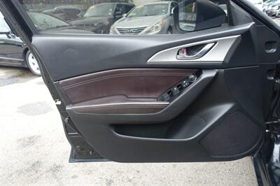 2017 Mazda Mazda3 Touring - Photo 10 - Newark, NJ 07104