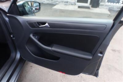 2012 Volkswagen Jetta SE PZEV - Photo 15 - Newark, NJ 07104