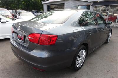 2012 Volkswagen Jetta SE PZEV - Photo 8 - Newark, NJ 07104
