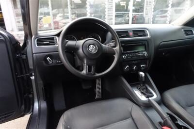 2012 Volkswagen Jetta SE PZEV - Photo 13 - Newark, NJ 07104