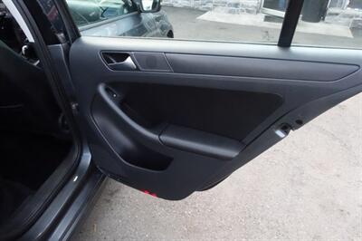 2012 Volkswagen Jetta SE PZEV - Photo 17 - Newark, NJ 07104