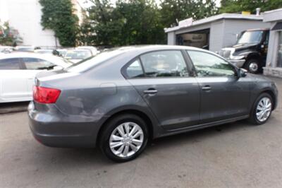 2012 Volkswagen Jetta SE PZEV - Photo 5 - Newark, NJ 07104