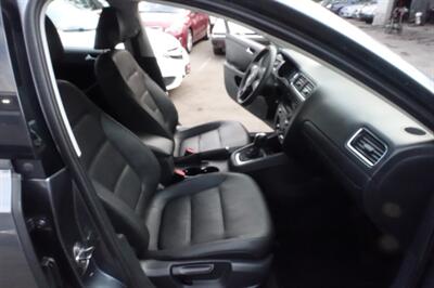 2012 Volkswagen Jetta SE PZEV - Photo 14 - Newark, NJ 07104