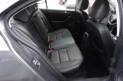 2012 Volkswagen Jetta SE PZEV - Photo 16 - Newark, NJ 07104