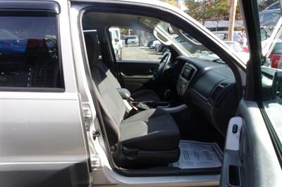 2006 Mazda Tribute i   - Photo 14 - Newark, NJ 07104