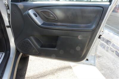 2006 Mazda Tribute i   - Photo 15 - Newark, NJ 07104