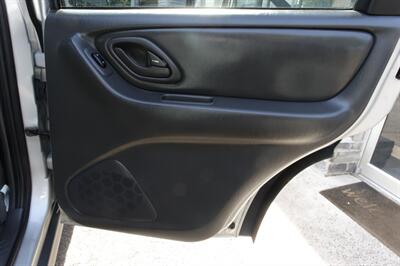 2006 Mazda Tribute i   - Photo 17 - Newark, NJ 07104