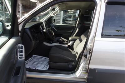 2006 Mazda Tribute i   - Photo 9 - Newark, NJ 07104