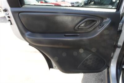 2006 Mazda Tribute i   - Photo 12 - Newark, NJ 07104