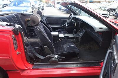 1989 Chevrolet Camaro IROC Z   - Photo 13 - Newark, NJ 07104