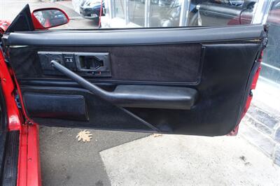 1989 Chevrolet Camaro IROC Z   - Photo 14 - Newark, NJ 07104