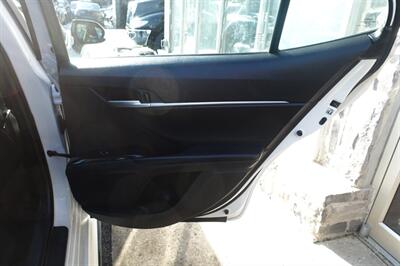 2018 Toyota Camry SE - Photo 17 - Newark, NJ 07104