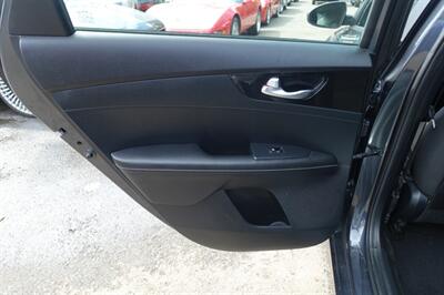 2019 Kia Forte S - Photo 12 - Newark, NJ 07104