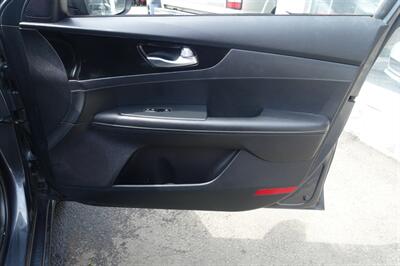 2019 Kia Forte S - Photo 15 - Newark, NJ 07104
