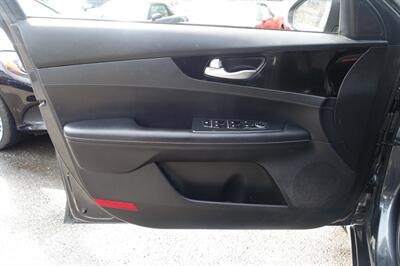 2019 Kia Forte S - Photo 10 - Newark, NJ 07104