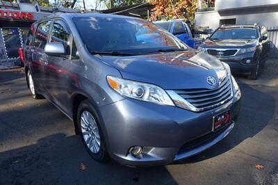 2015 Toyota Sienna XLE 7-Passenger Auto   - Photo 3 - Newark, NJ 07104