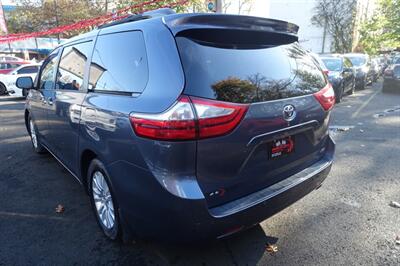 2015 Toyota Sienna XLE 7-Passenger Auto   - Photo 6 - Newark, NJ 07104