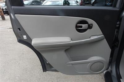 2005 Chevrolet Equinox LT   - Photo 12 - Newark, NJ 07104