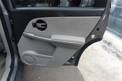 2005 Chevrolet Equinox LT   - Photo 17 - Newark, NJ 07104