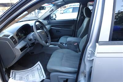 2006 Jeep Grand Cherokee Laredo   - Photo 13 - Newark, NJ 07104