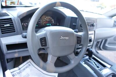 2006 Jeep Grand Cherokee Laredo   - Photo 25 - Newark, NJ 07104