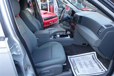 2006 Jeep Grand Cherokee Laredo   - Photo 17 - Newark, NJ 07104