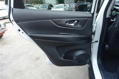 2018 Nissan Rogue SV - Photo 12 - Newark, NJ 07104