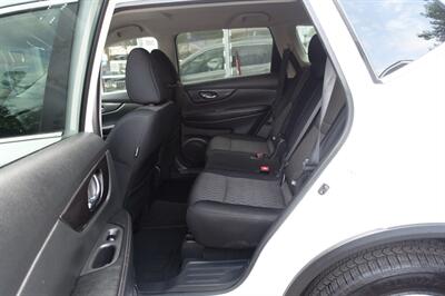 2018 Nissan Rogue SV - Photo 11 - Newark, NJ 07104