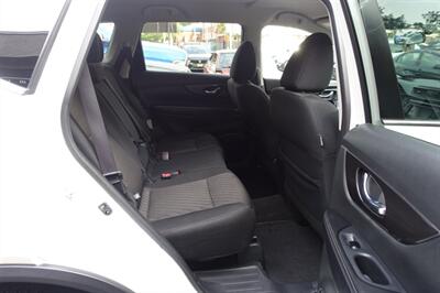 2018 Nissan Rogue SV - Photo 16 - Newark, NJ 07104