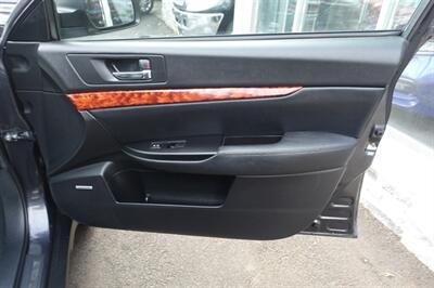 2012 Subaru Outback 2.5i Limited   - Photo 15 - Newark, NJ 07104