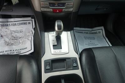 2012 Subaru Outback 2.5i Limited   - Photo 21 - Newark, NJ 07104