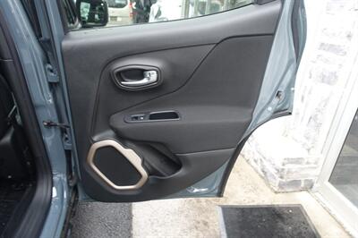 2017 Jeep Renegade Latitude   - Photo 17 - Newark, NJ 07104