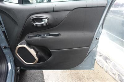 2017 Jeep Renegade Latitude   - Photo 15 - Newark, NJ 07104