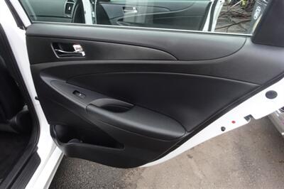 2013 Hyundai SONATA Limited - Photo 18 - Newark, NJ 07104